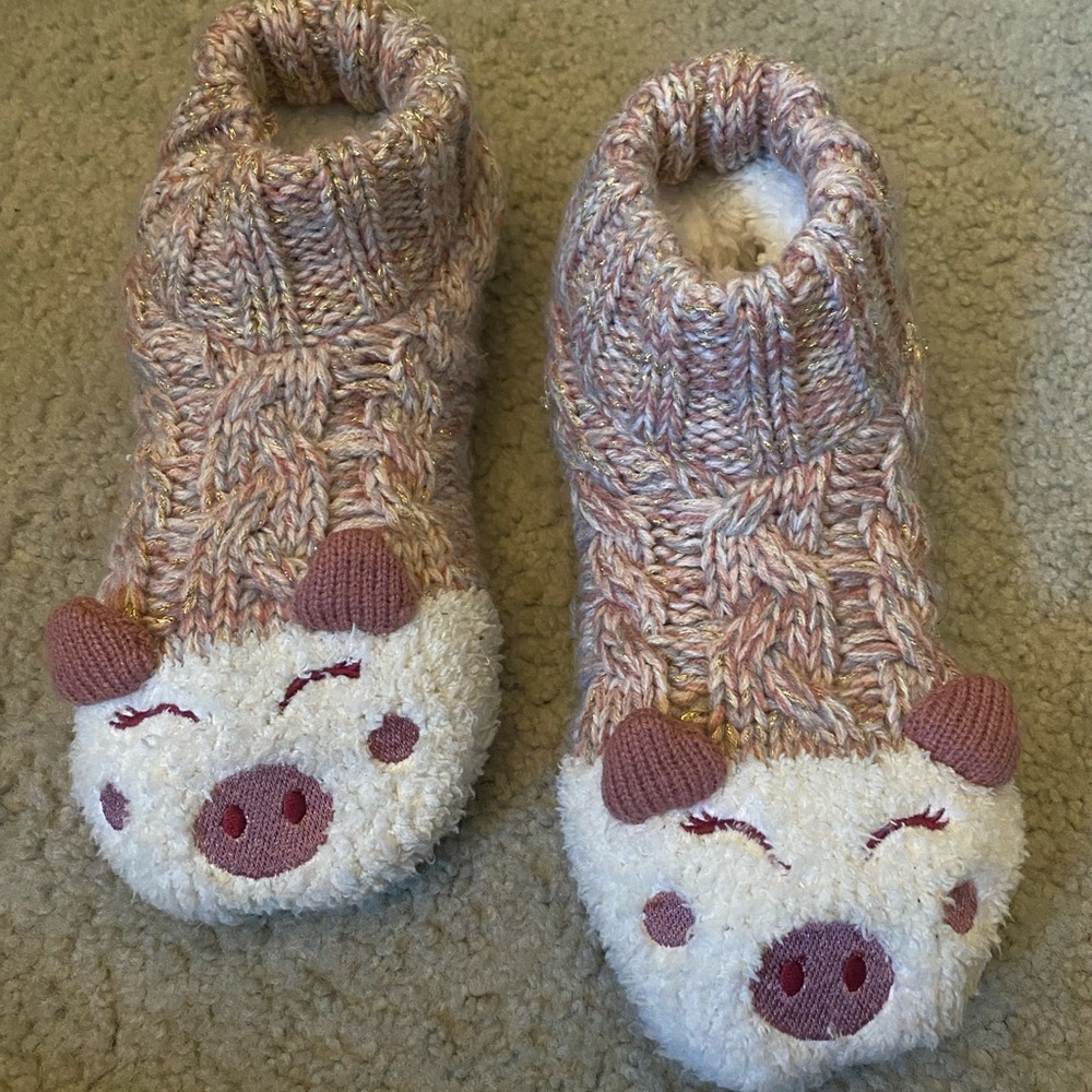Cute piggy slippers/house shoes